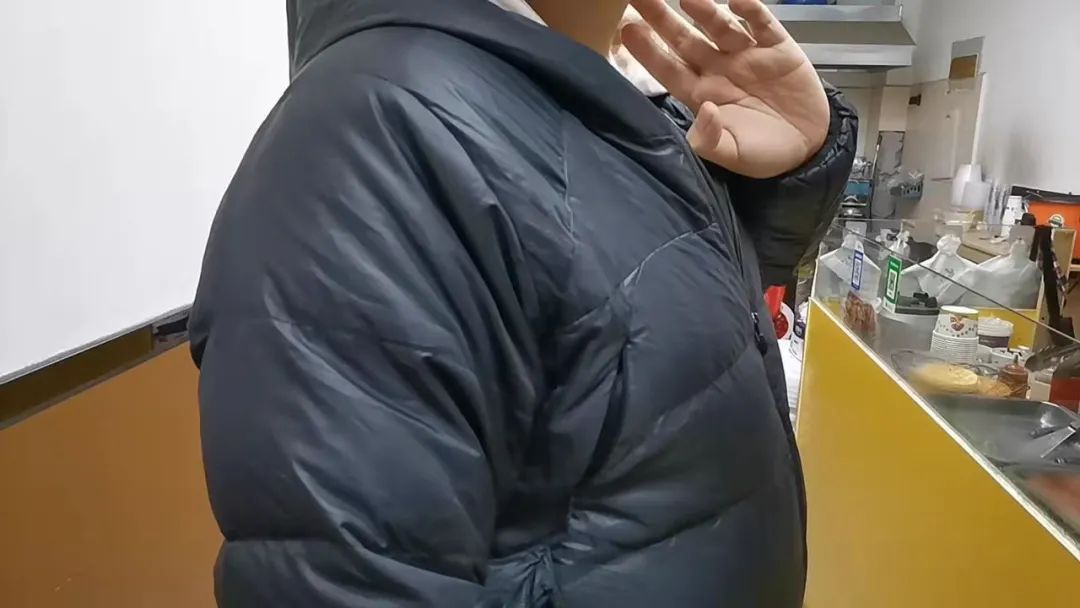 DƬ